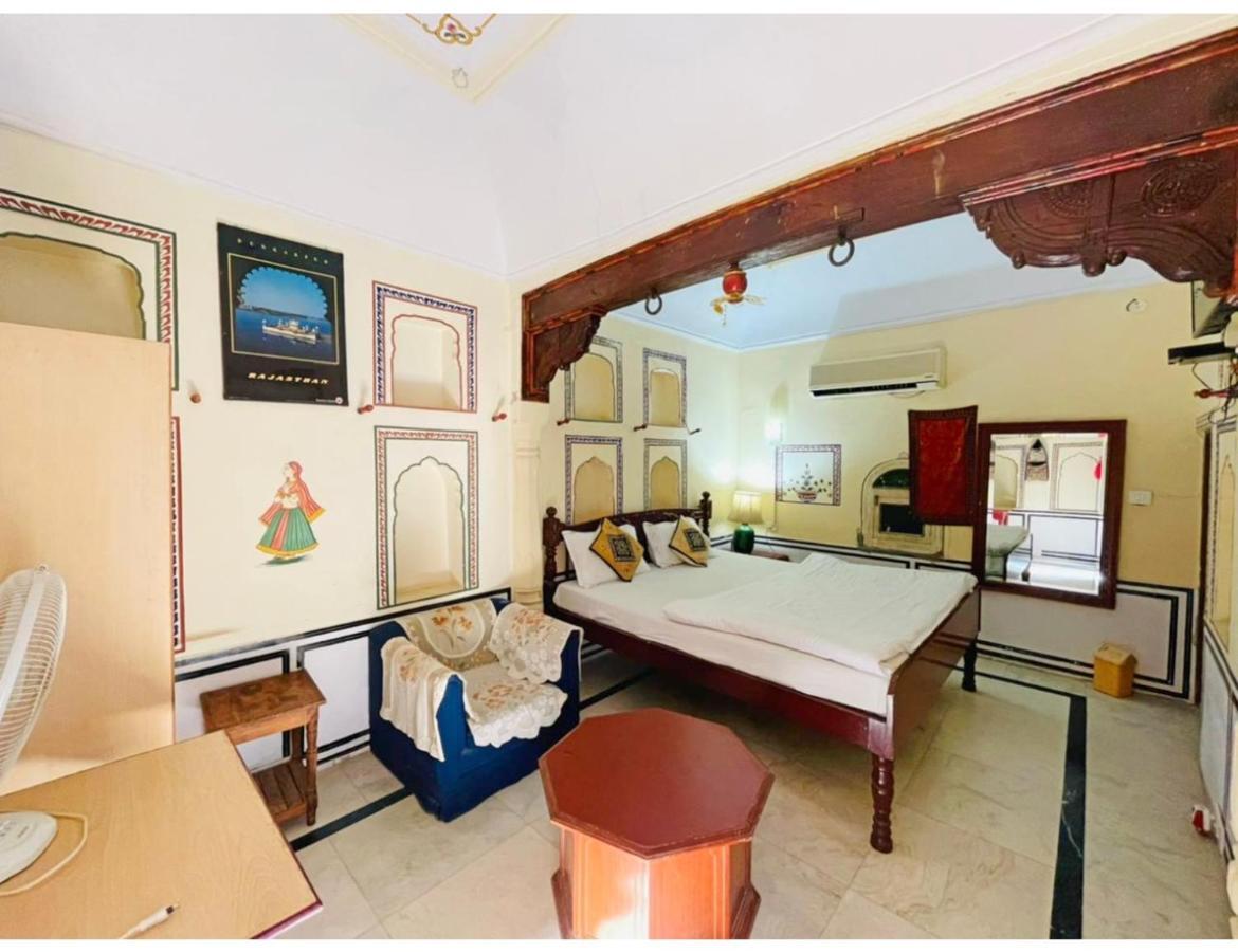 Singhasan Haveli, Mandawa Apartman Kültér fotó